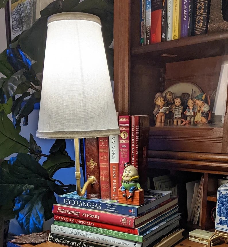 LitAura - Timeless Literary Lighting