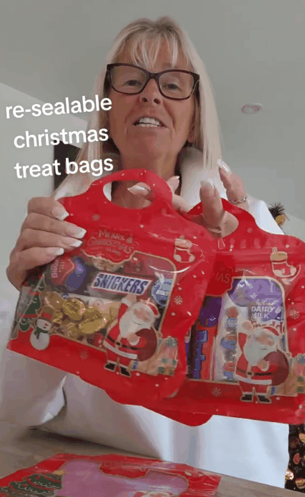 MerryZip – 💖🎁 Easy Fill, Easy Seal 🎄 Festive Self-Seal Treat Bags with Santa & Snowman Print, Resealable, Food-Safe & Perfect for Cookies, Chocolates & Little Gifts 🎅⛄