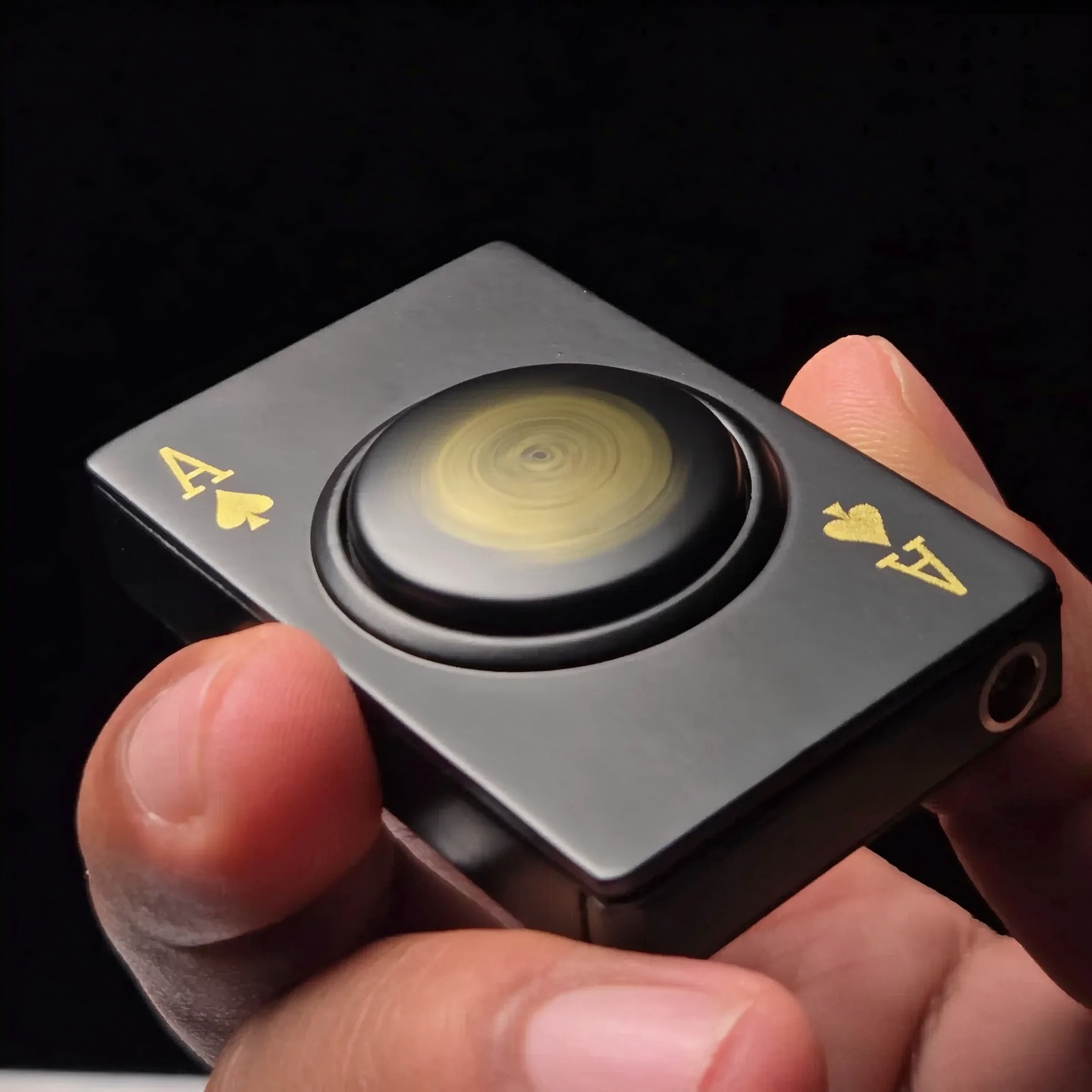 🃏AceSpin – Poker Card Fidget Spinner Lighter, Ace of Spades Design