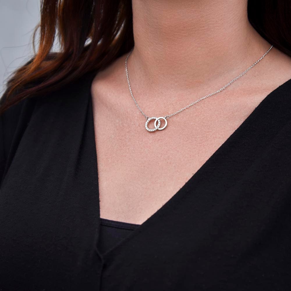 EverCircle – Interlocking Circles Necklace for Daughter with Message Card