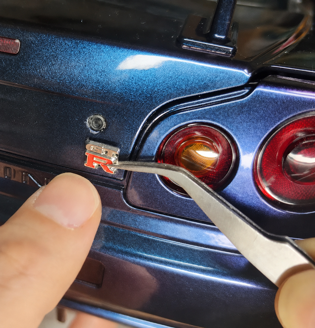 LegendForge – 1:12 Scale Skyline GT-R R34 Model Building Kit, 537 Parts