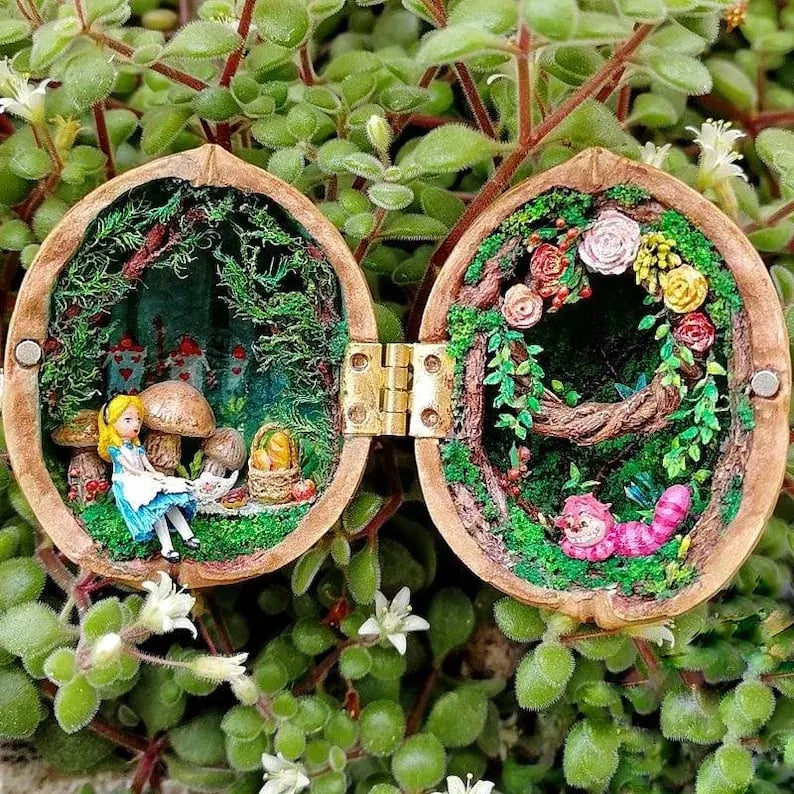 VerseNest - Miniature Walnut Shell Library