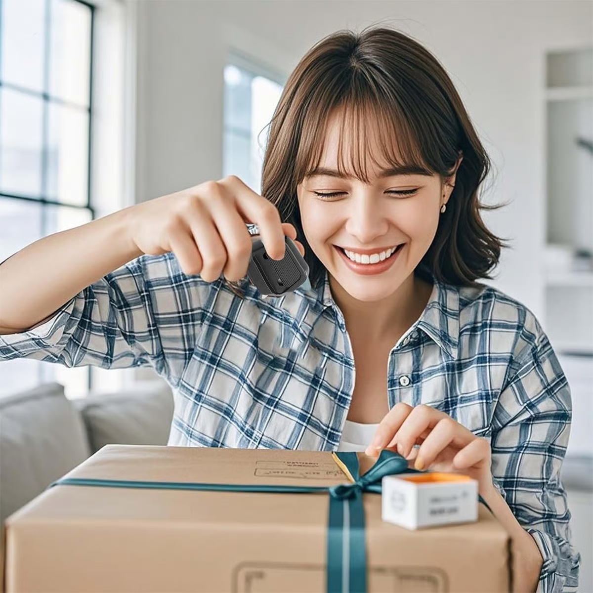 MagnoCut – Retractable Magnetic Box Cutter