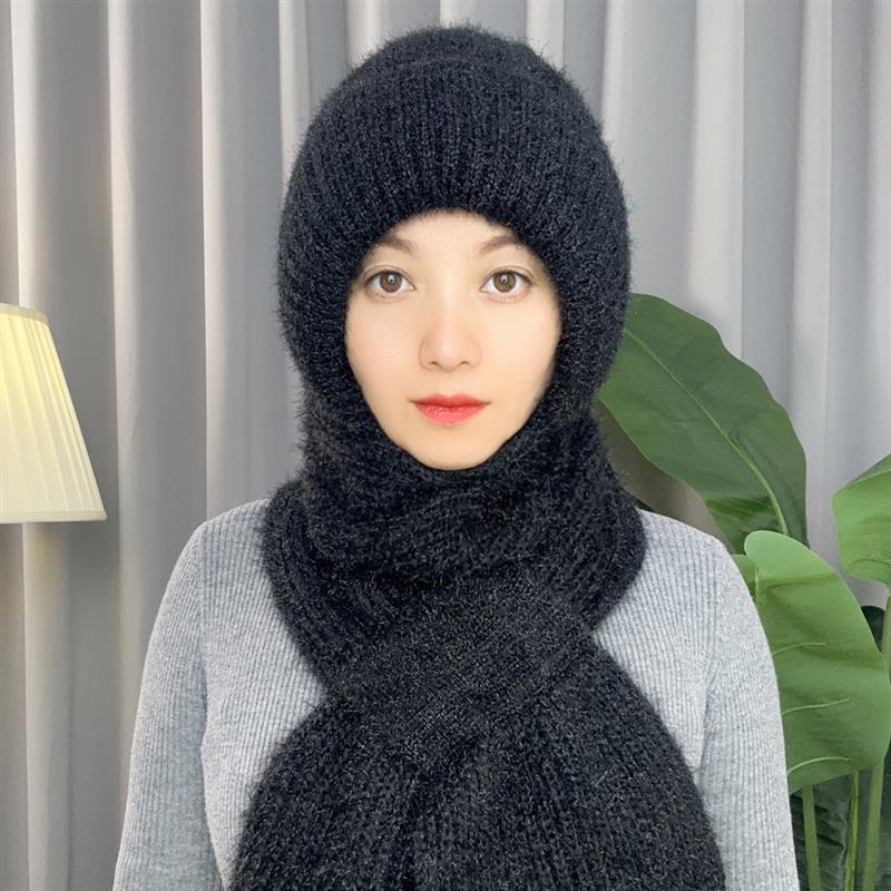 LunaWrap - Elegant Knitted Hooded Scarf