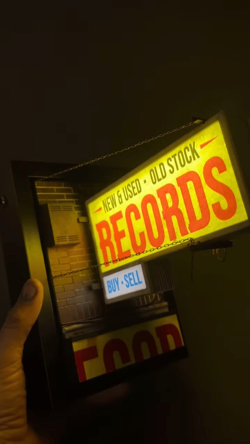VinylGlow – Retro Record Wall Light
