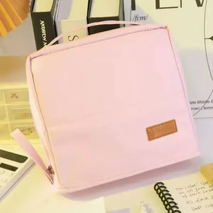 GlamStand – Large Capacity Standing Makeup Bag