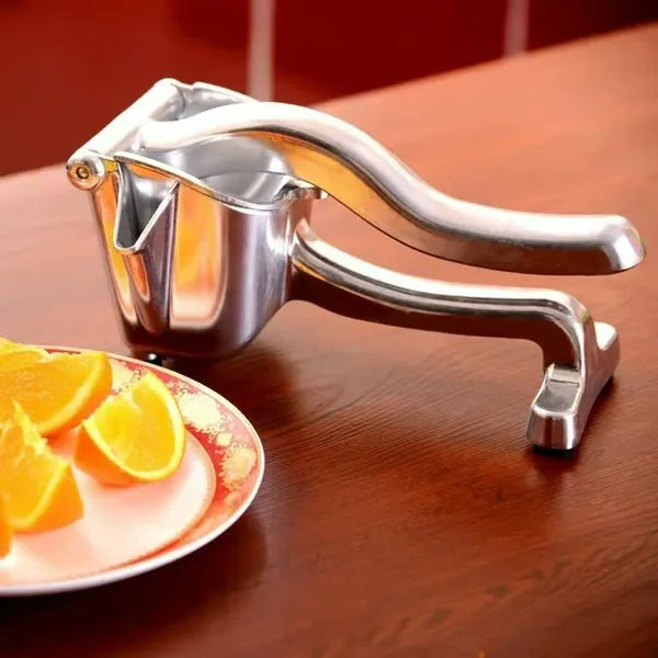 CitrusCrush – Manual Juice Squeezer