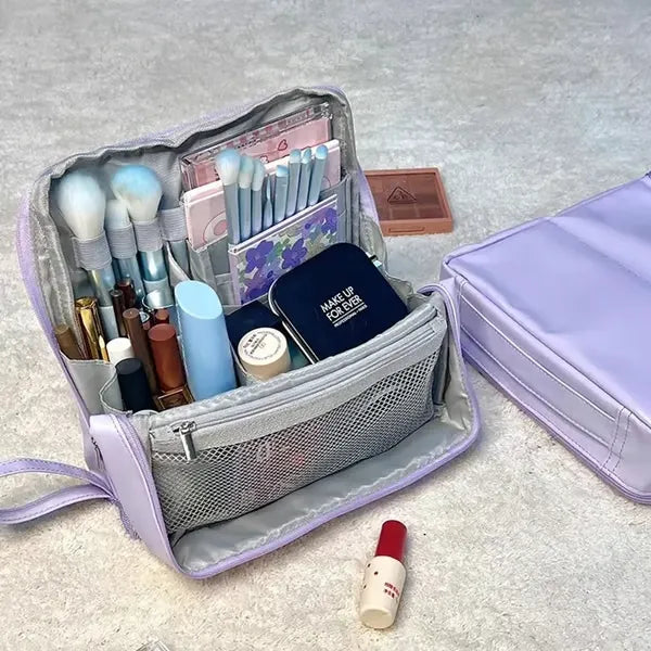 GlamStand – Large Capacity Standing Makeup Bag