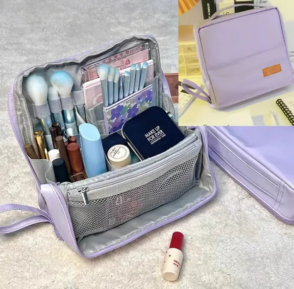 GlamStand – Large Capacity Standing Makeup Bag