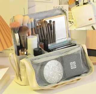 GlamStand – Large Capacity Standing Makeup Bag