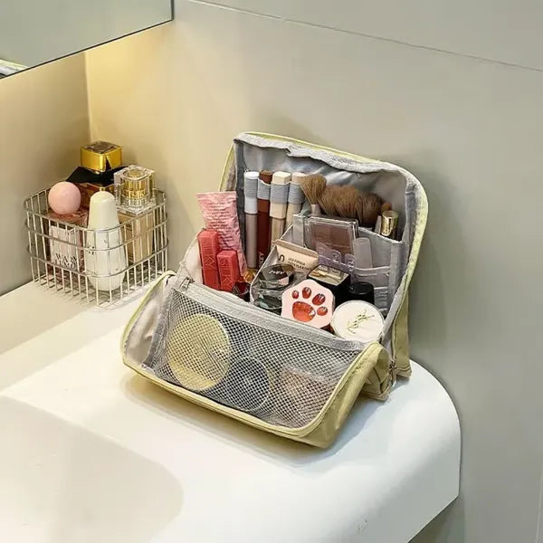 GlamStand – Large Capacity Standing Makeup Bag