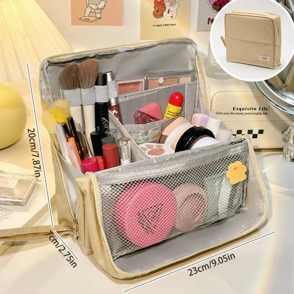 GlamStand – Large Capacity Standing Makeup Bag