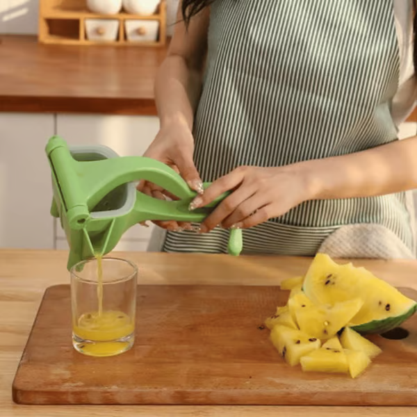 CitrusCrush – Manual Juice Squeezer