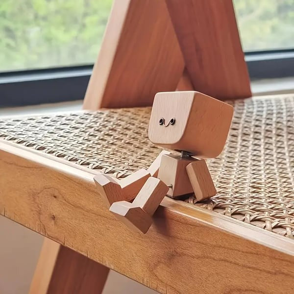 HappyTimber – Wooden Sway Figure with 12 Magnetic Emotions
