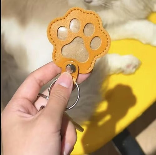 PawLuxe – Leather Pet Paw Keychain Charm
