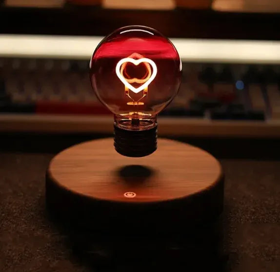 AmoGlow – Magnetic Floating Heart Lamp