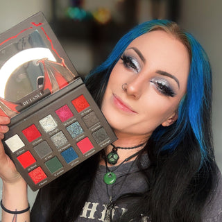 CrimsonCoven – 15-Color Red & Black Pigment Eyeshadow Palette