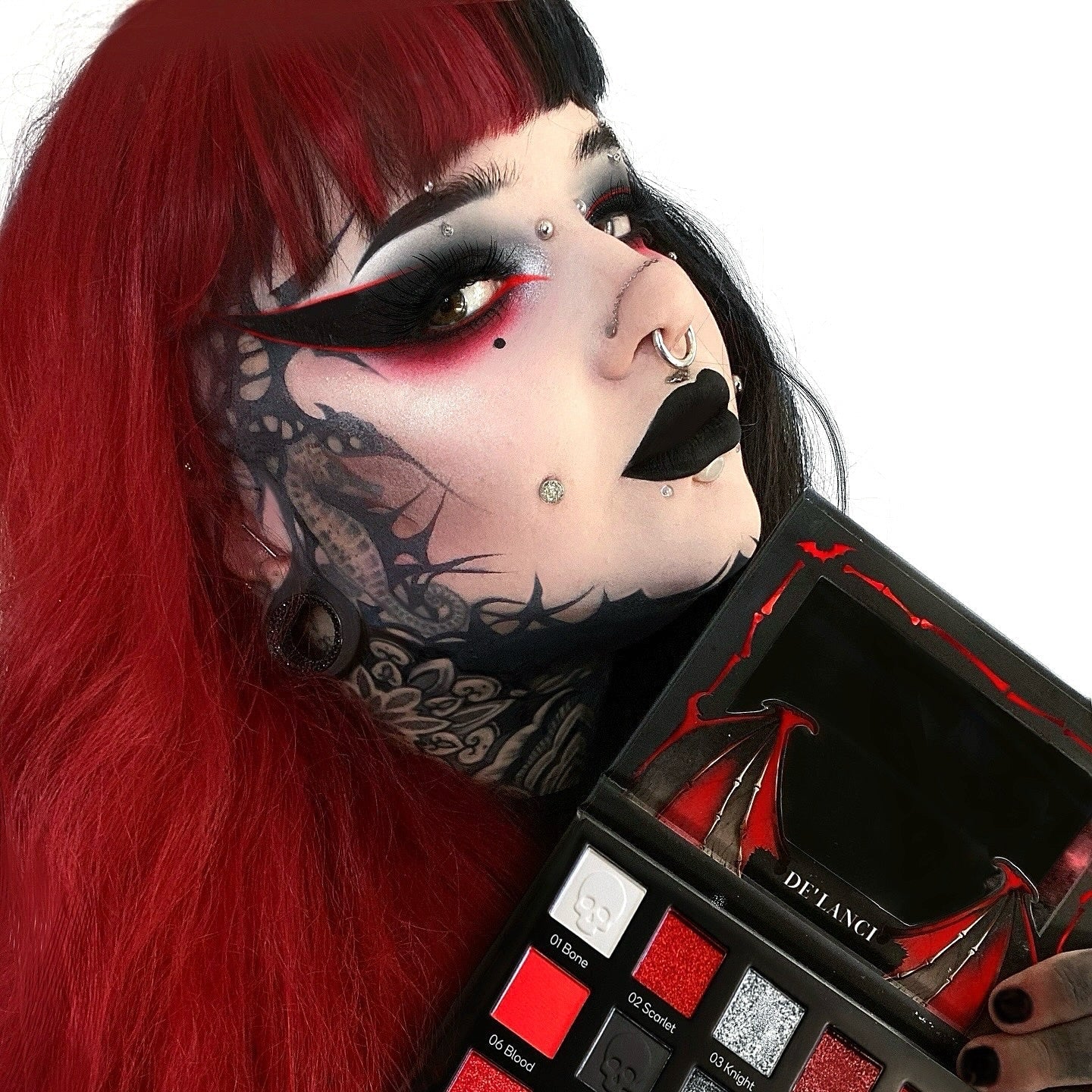 CrimsonCoven – 15-Color Red & Black Pigment Eyeshadow Palette