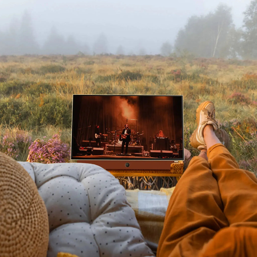 RoamScreen – 24-Inch Portable Smart TV with Built-In Battery & Carry Case