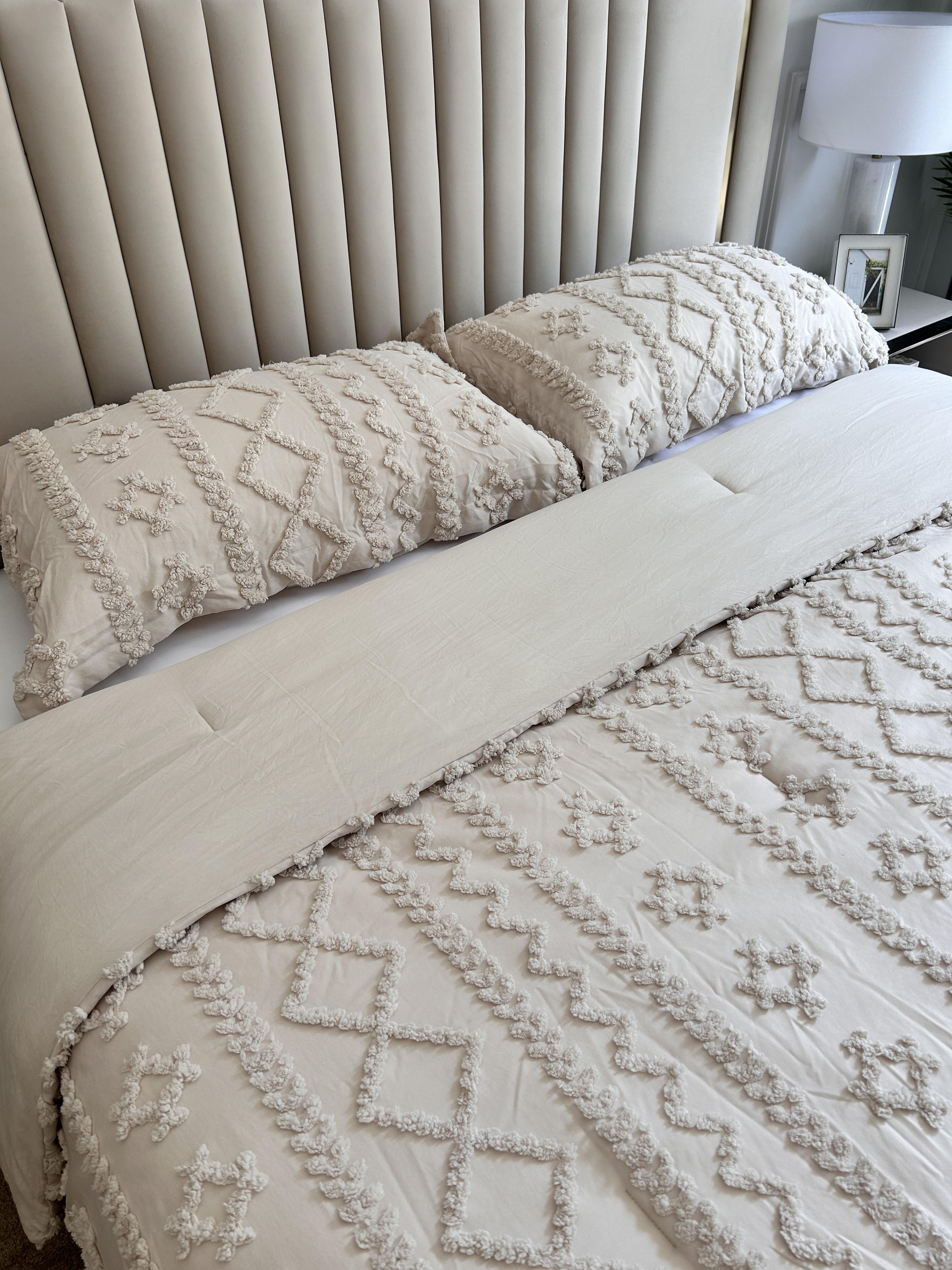 Bedsure Tufted Boho Decorative Bedding Set Comforter Boho Bed Set, GentleSoft 3 Pieces Farmhouse Shabby Chic Embroidery Bedding, Soft Jacquard Comforter for All Seasons Gifts