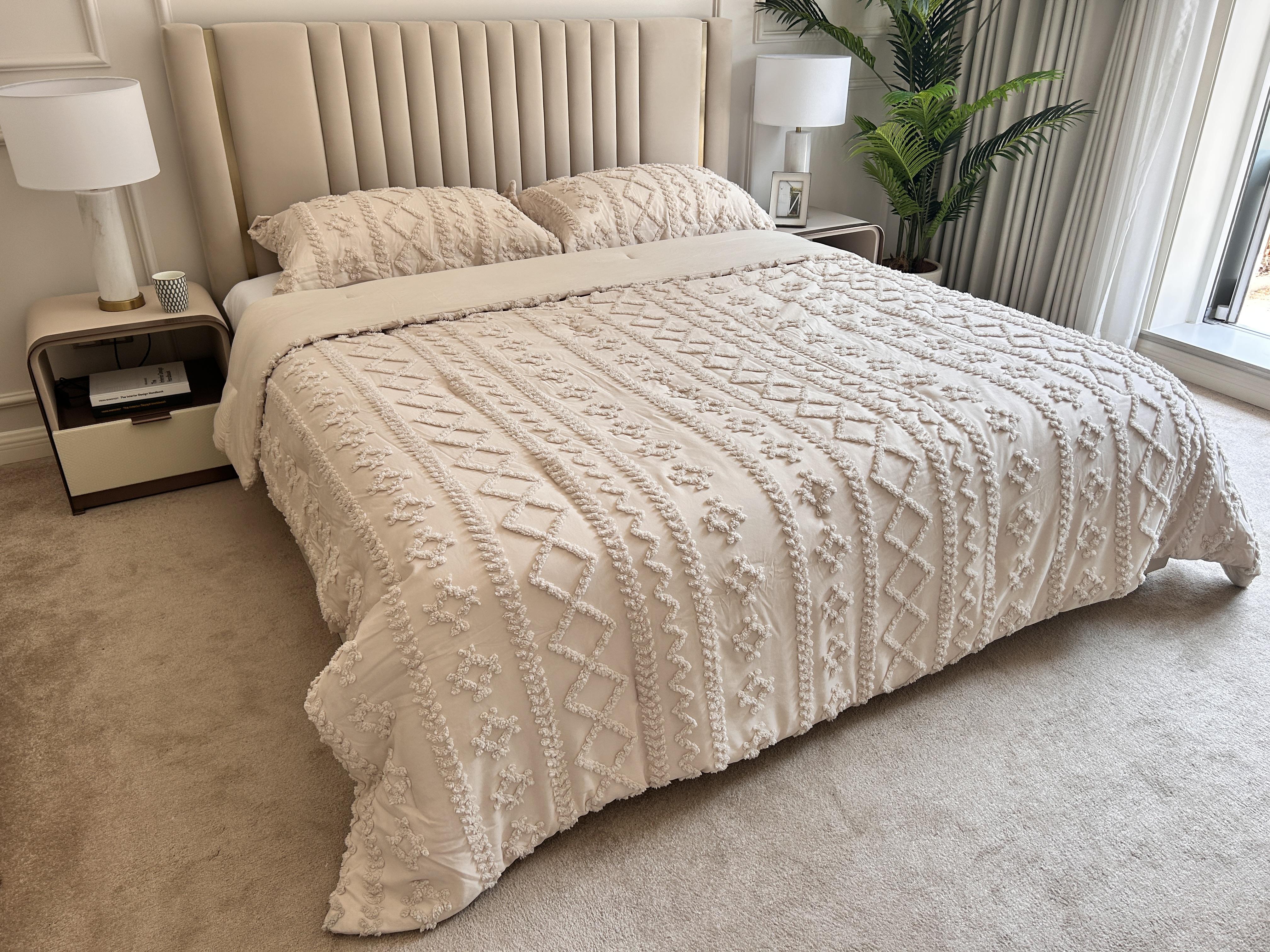Bedsure Tufted Boho Decorative Bedding Set Comforter Boho Bed Set, GentleSoft 3 Pieces Farmhouse Shabby Chic Embroidery Bedding, Soft Jacquard Comforter for All Seasons Gifts