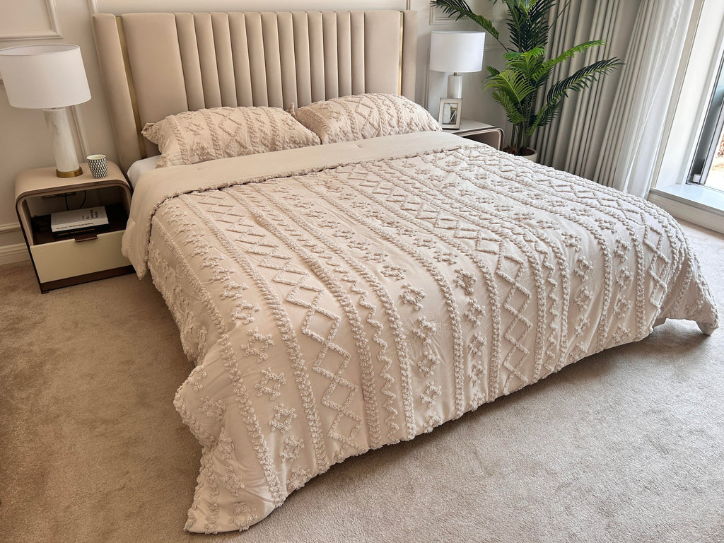 Bedsure Tufted Boho Decorative Bedding Set Comforter Boho Bed Set, GentleSoft 3 Pieces Farmhouse Shabby Chic Embroidery Bedding, Soft Jacquard Comforter for All Seasons Gifts