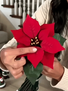 LED poinsettia flower garland main image