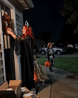WitchGlow – 🧙‍♀️🧹 Animated Halloween Broom with Light & Sound