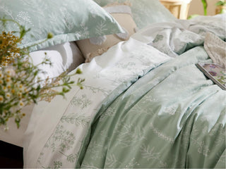 Bedsure 3 Pieces Cute Floral Bedding Reversible Comforter Set -Soft  Bed Set, 1 Soft Botanical Flowers Comforter and 2 Pillow Shams Gifts