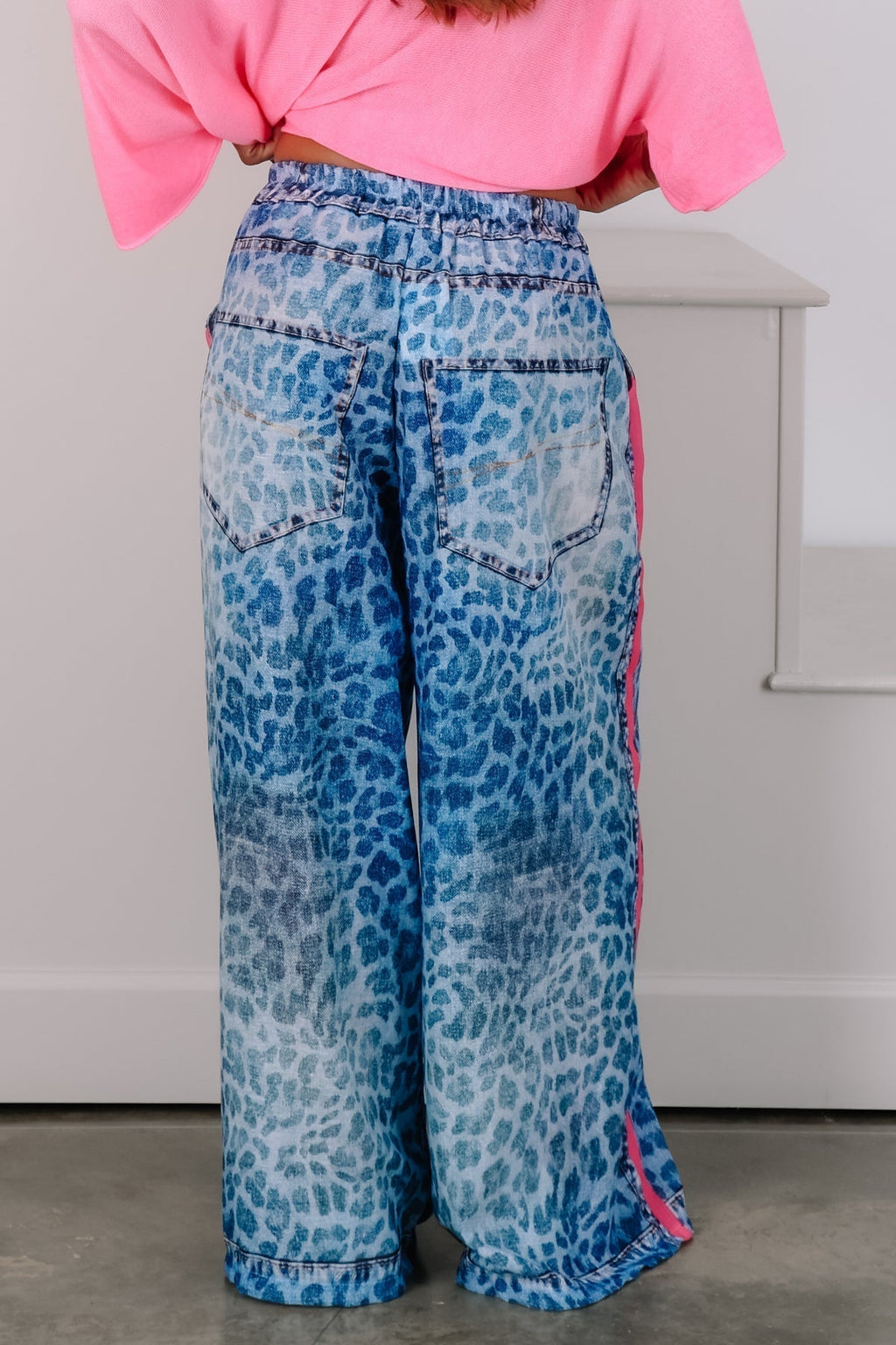 LeopardLounge – Pink Top and Leopard-Print Pants Set