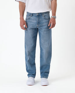 EasyStride – Relaxed Straight-Fit Stretch Jeans in Light Midwash