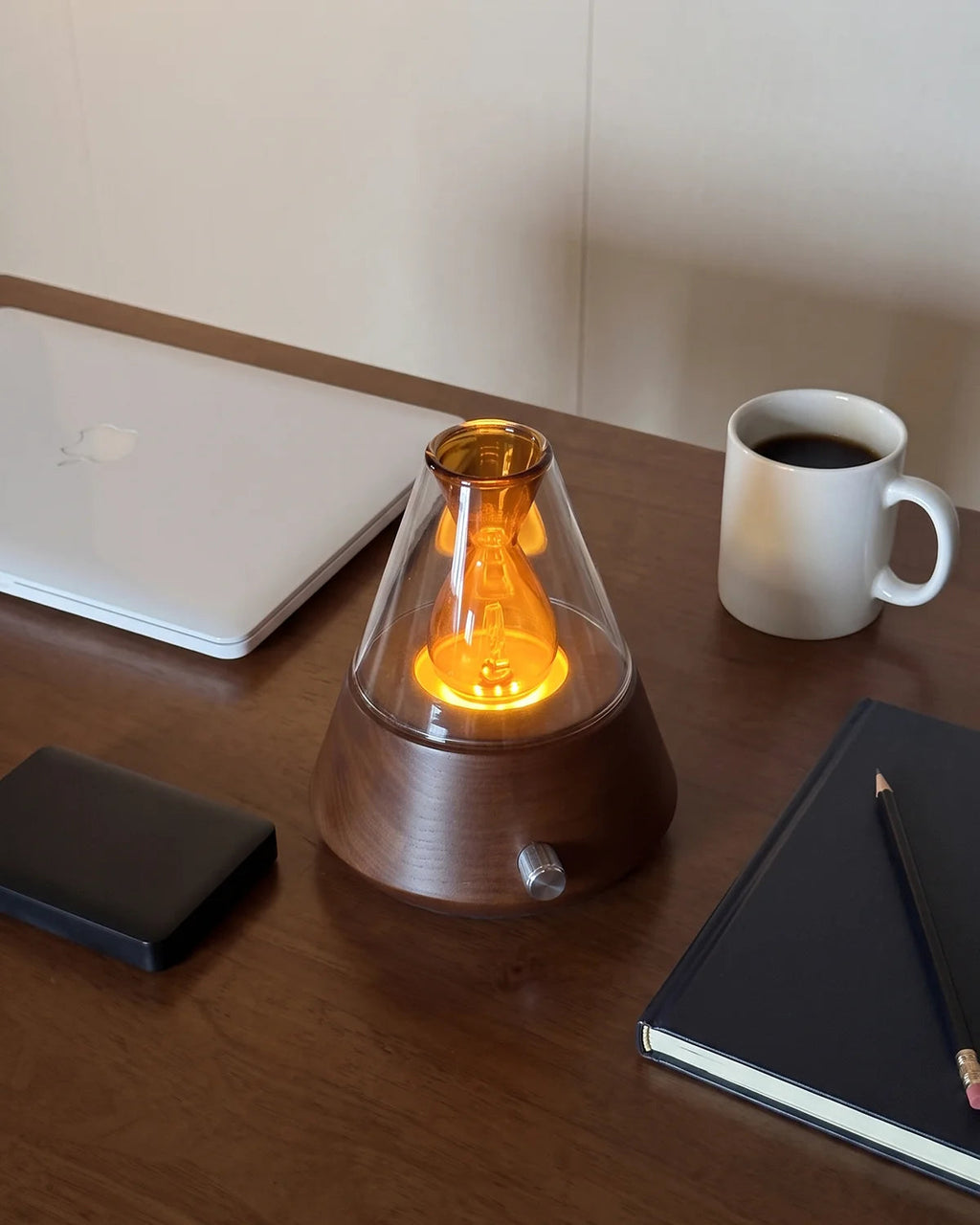 AmberGlow – Waterless Wood & Amber Glass Essential Oil Diffuser