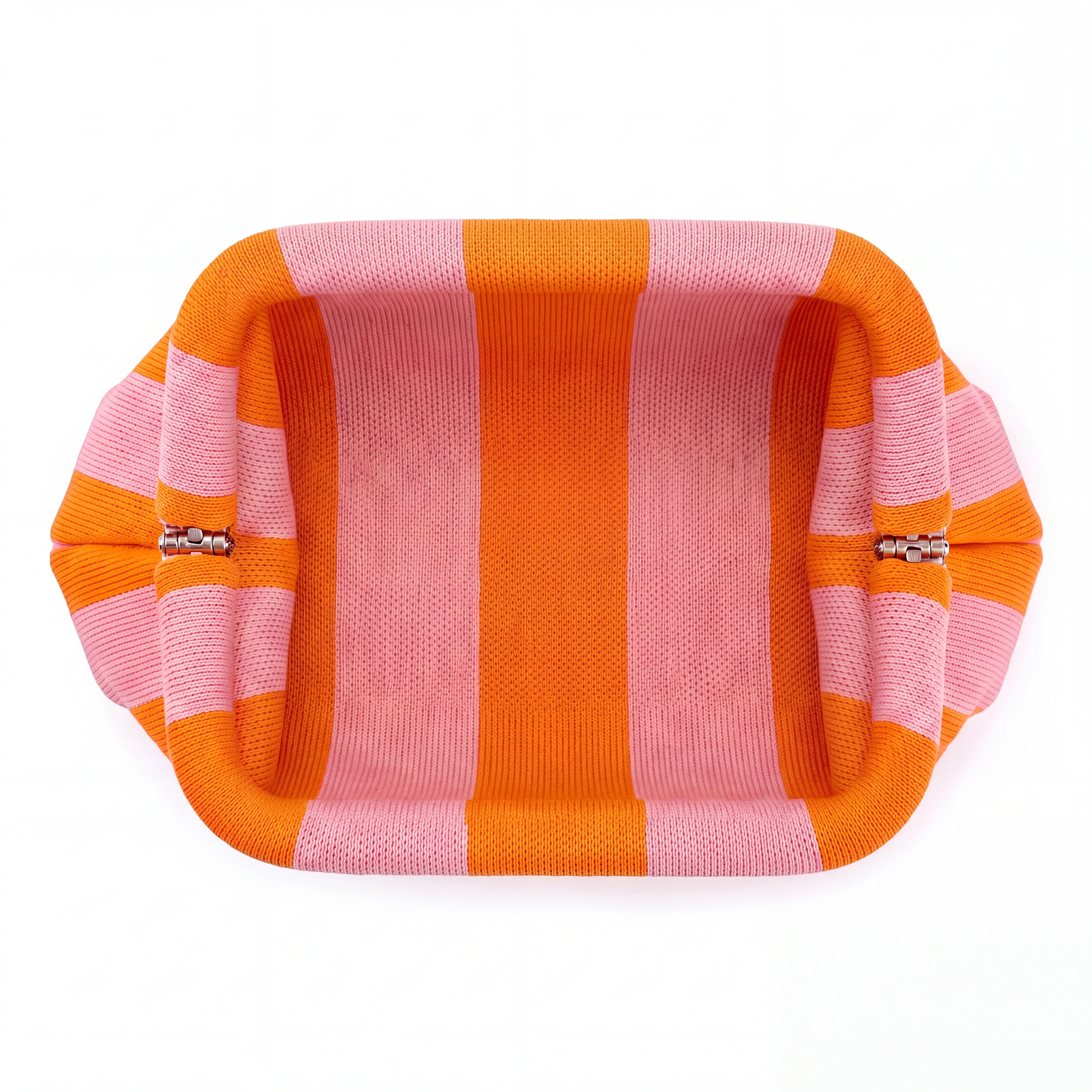 SnapKnit – Snap-Shut Knitted Makeup Bag with Wide Opening