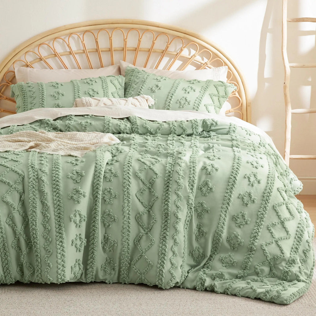 BohoCloud – Tufted Boho Comforter Set with Pillow Shams