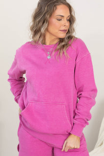 CampfireCozy – Pigment-Dyed Crewneck Sweatshirt with Kangaroo Pocket