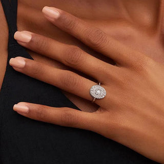 InfiniGlow – Vintage-Style Oval Halo Ring