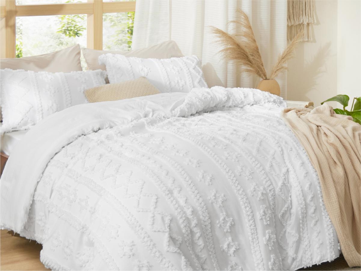 Bedsure Tufted Boho Decorative Bedding Set Comforter Boho Bed Set, GentleSoft 3 Pieces Farmhouse Shabby Chic Embroidery Bedding, Soft Jacquard Comforter for All Seasons Gifts