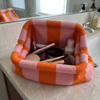 SnapKnit – Snap-Shut Knitted Makeup Bag with Wide Opening