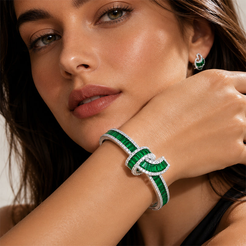 VerdeKnot – Baguette-Cut Green Sapphire Tight Knot Bracelet