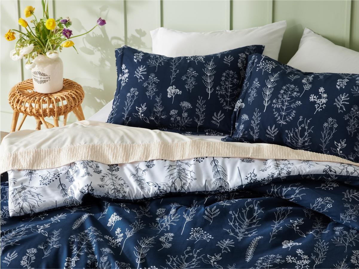 Bedsure 3 Pieces Cute Floral Bedding Reversible Comforter Set -Soft  Bed Set, 1 Soft Botanical Flowers Comforter and 2 Pillow Shams Gifts