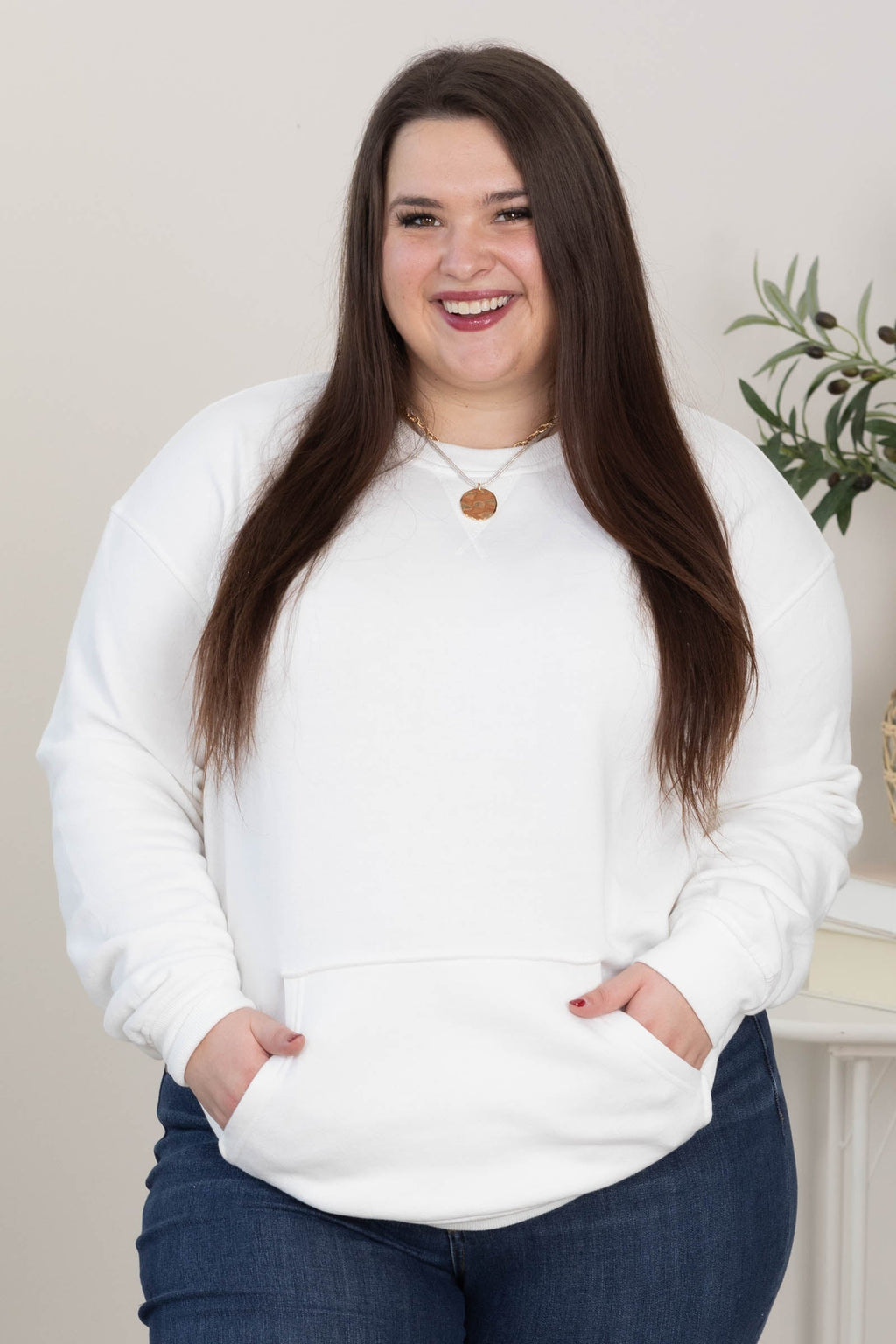 CampfireCozy – Pigment-Dyed Crewneck Sweatshirt with Kangaroo Pocket