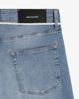 EasyStride – Relaxed Straight-Fit Stretch Jeans in Light Midwash
