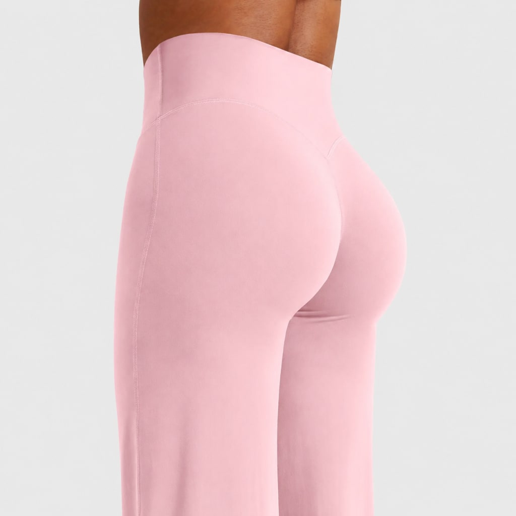 CurveSculpt – BBL Scrunch High-Waisted Wide-Leg Leggings