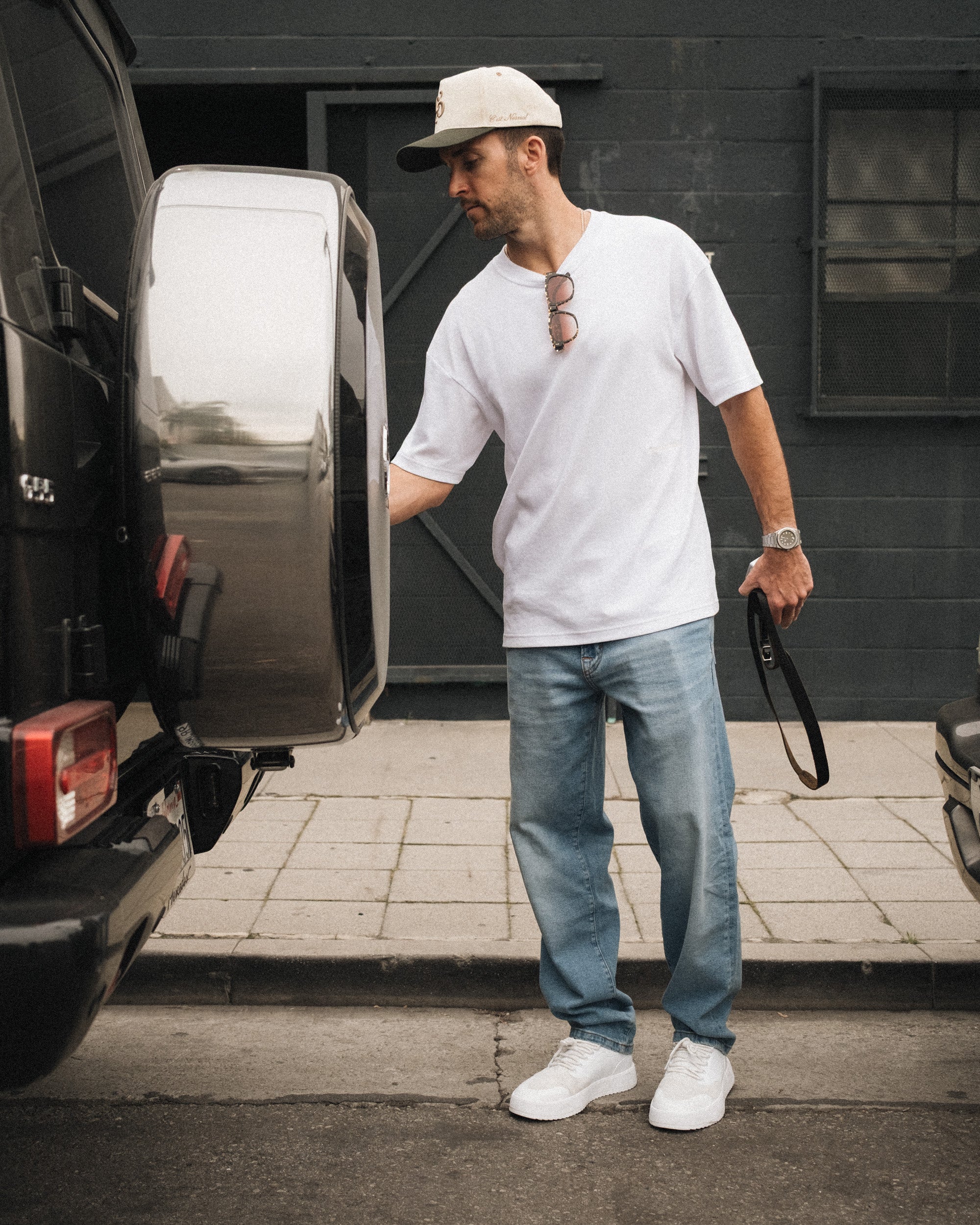 EasyStride – Relaxed Straight-Fit Stretch Jeans in Light Midwash