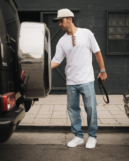 EasyStride – Relaxed Straight-Fit Stretch Jeans in Light Midwash