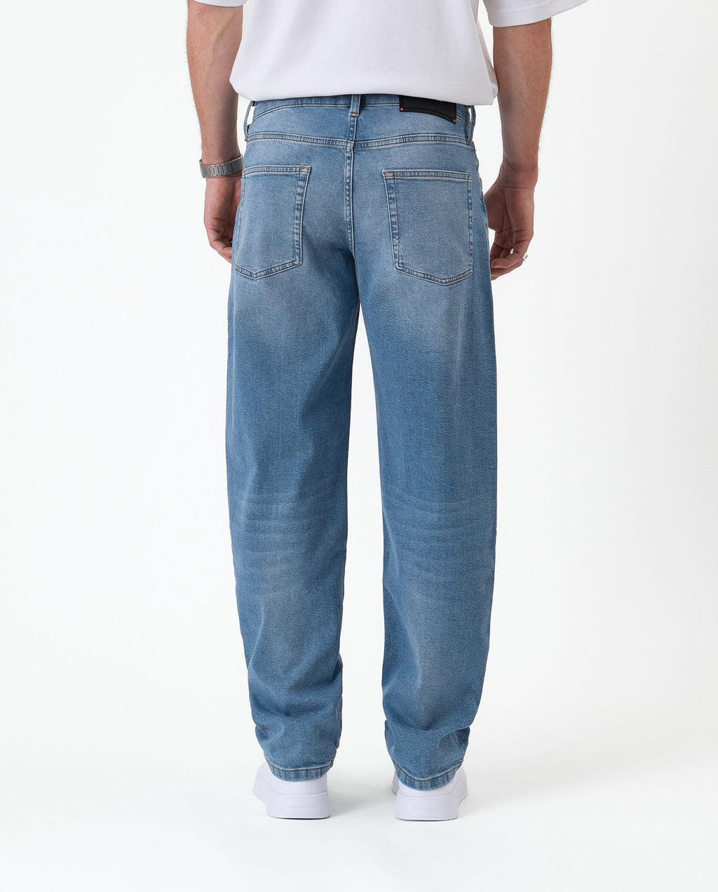 EasyStride – Relaxed Straight-Fit Stretch Jeans in Light Midwash
