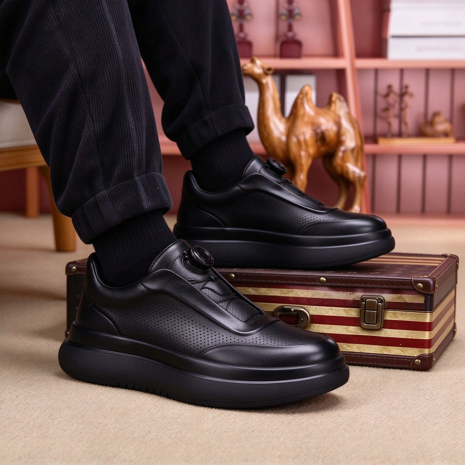 DialStride – Genuine Leather Round-Toe Casual Sneakers