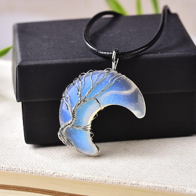 AuraLuxe – Dainty Crescent Pendant Necklace