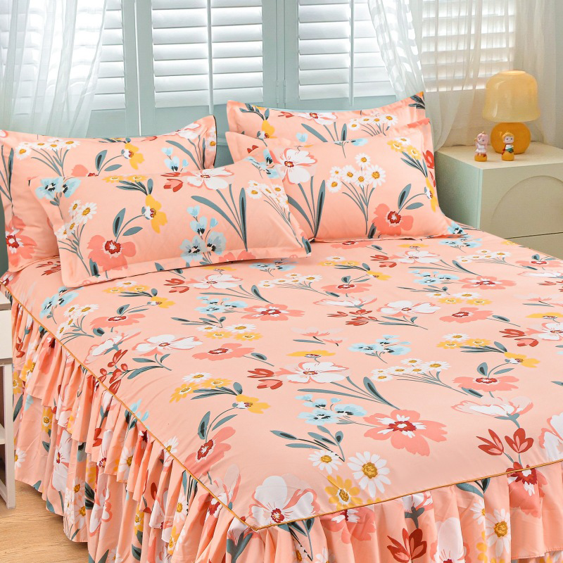 CharmCascade - Elegant Bed Accent Set