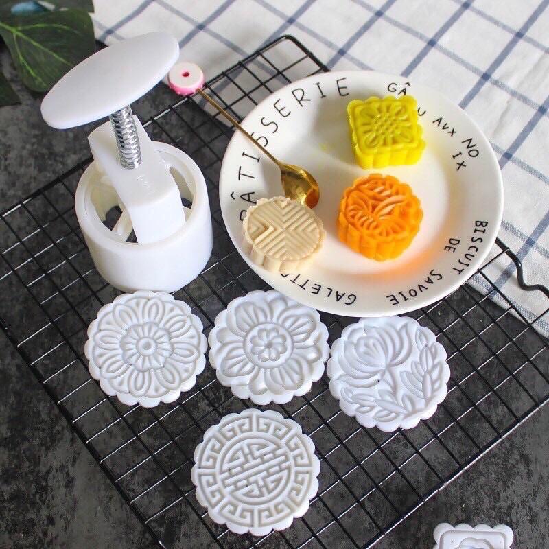 BakeCraft – Creative Cookie Shaping & Embossing Set